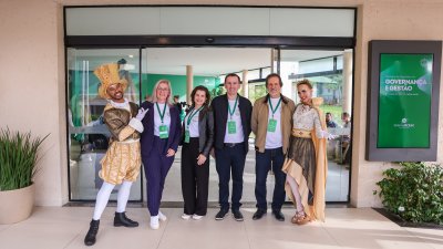 Equipe da Cooper A1: engenheira respons&aacute;vel pelo setor Ambiental, Cleusa Rasch;  a coordenadora do setor Gest&atilde;o de Pessoas, Juliana Cavalleri; gerente de controladoria Marcelo Spielmann; presidente Lauri Slomski