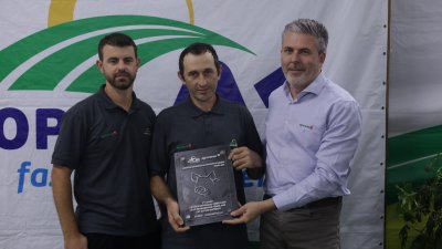 At&eacute; 800 matrizes, 3&deg; lugar Joari Mattiello, supervisionado pelo t&eacute;cnico Rodrigo da Ross