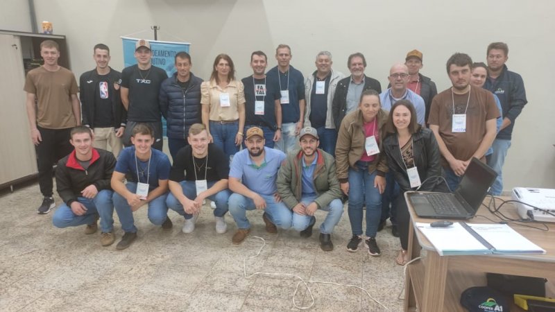 ENSINAR: Cooperados de Palmitos finalizam mais uma etapa do Encadeamento Produtivo