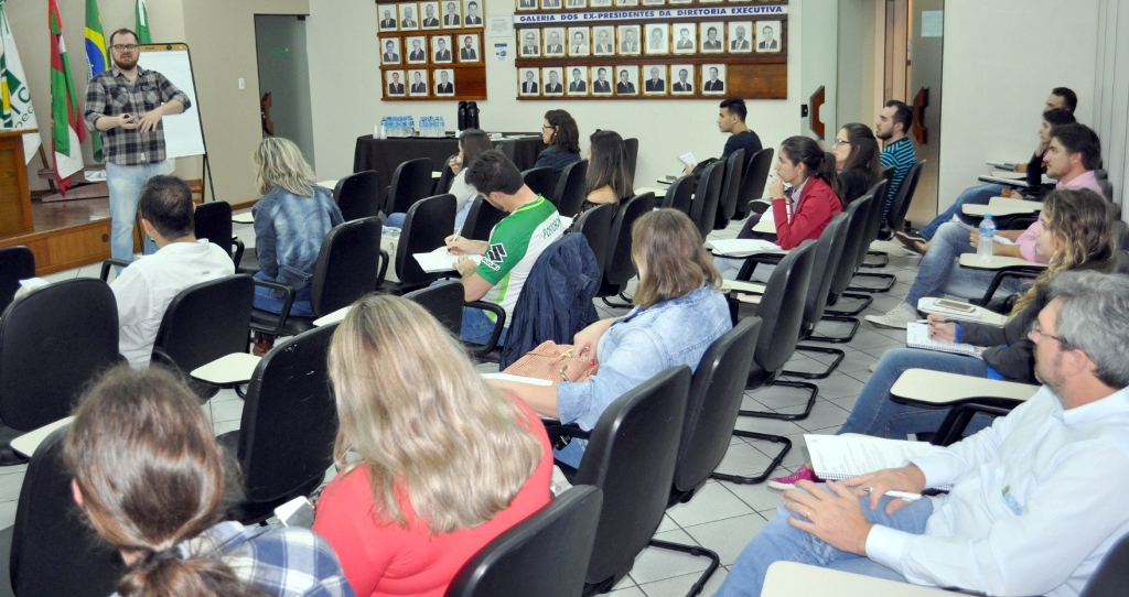 COOPERATIVAS E DESENVOLVIMENTO LOCAL