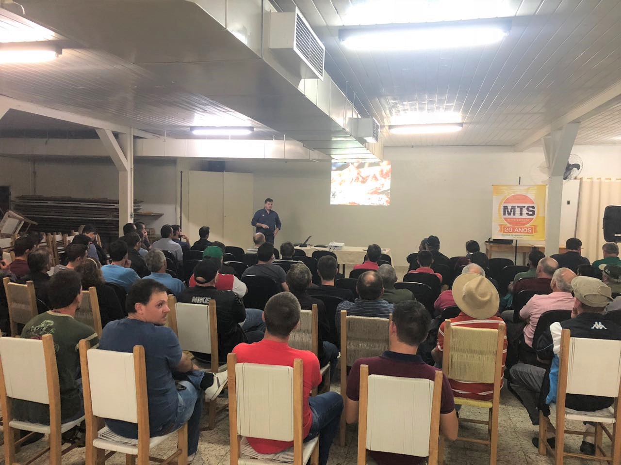 EVENTO TÉCNICO: funcionários da Cooper A1 participaram de palestras no dia 28 de maio