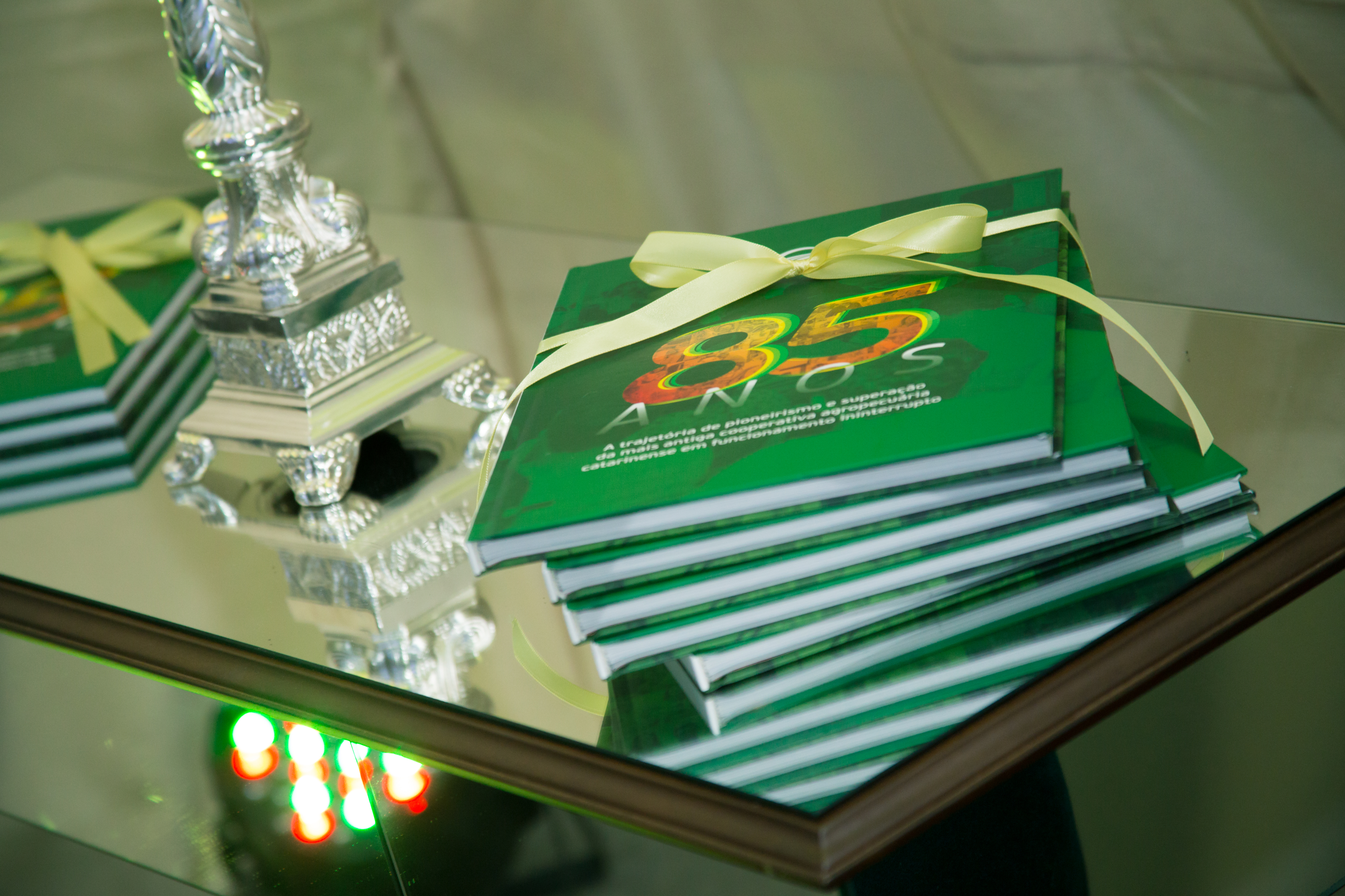 REGISTRO HISTÓRICO: Cooper A1 lançou livro que narra sua trajetória de 85 anos de funcionamento ininterrupto