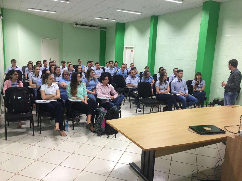 TREINAMENTO DE SETOR: funcionários da contabilidade receberam curso de padronização e aplicação de normas