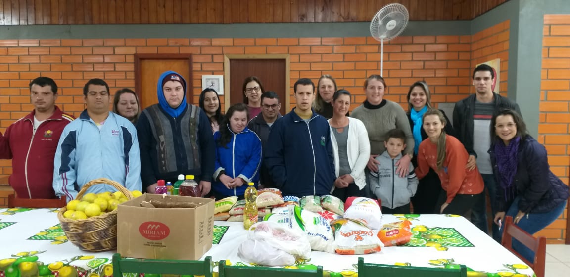 AÇÃO SOCIAL: Núcleo Feminino da Linha Rosário de Caibi realizou doação para a APAE do município