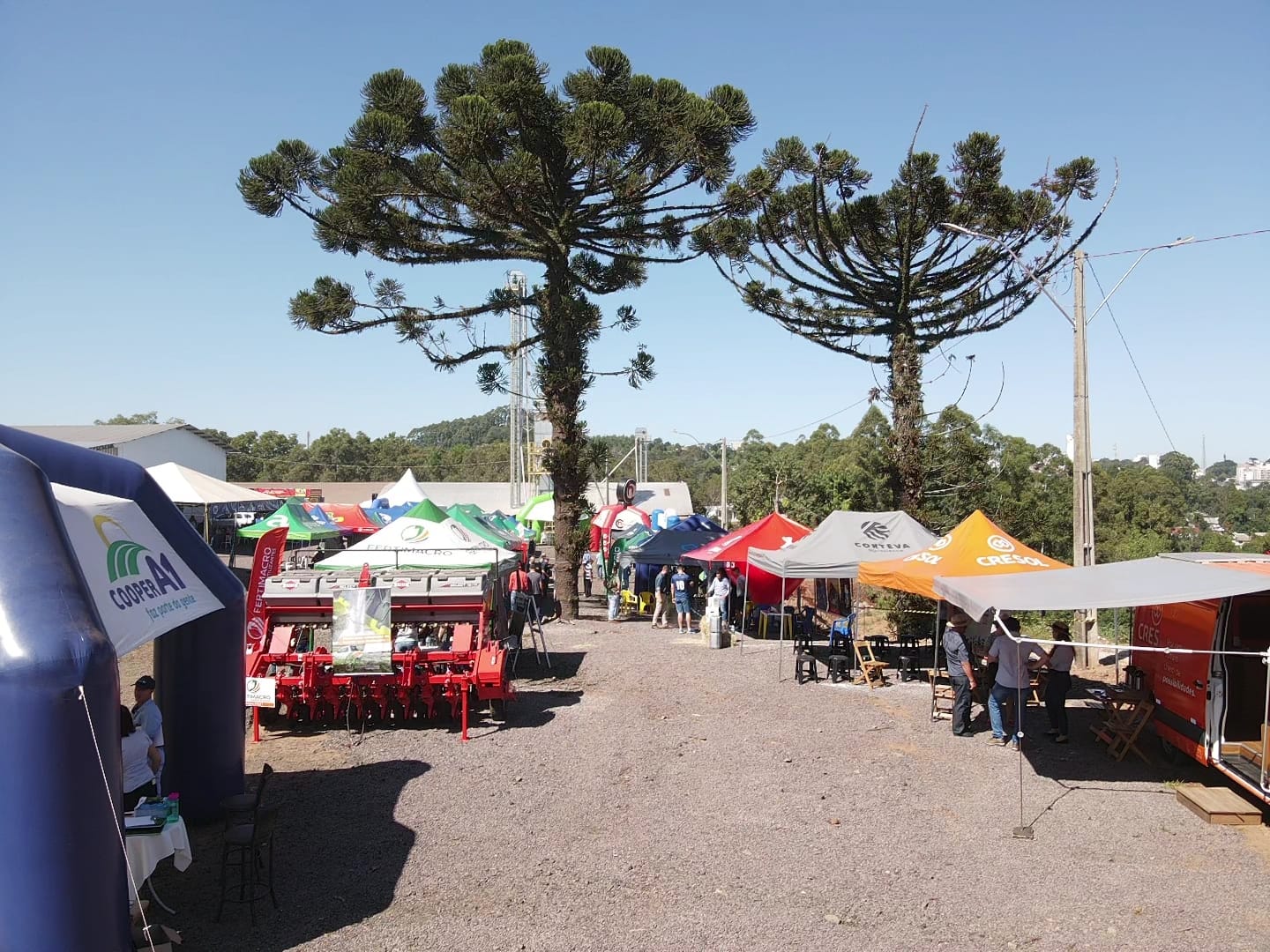 DIA DE NEGÓCIOS: Exposição de máquinas e implementos agropecuários movimenta unidade de Frederico Westphalen