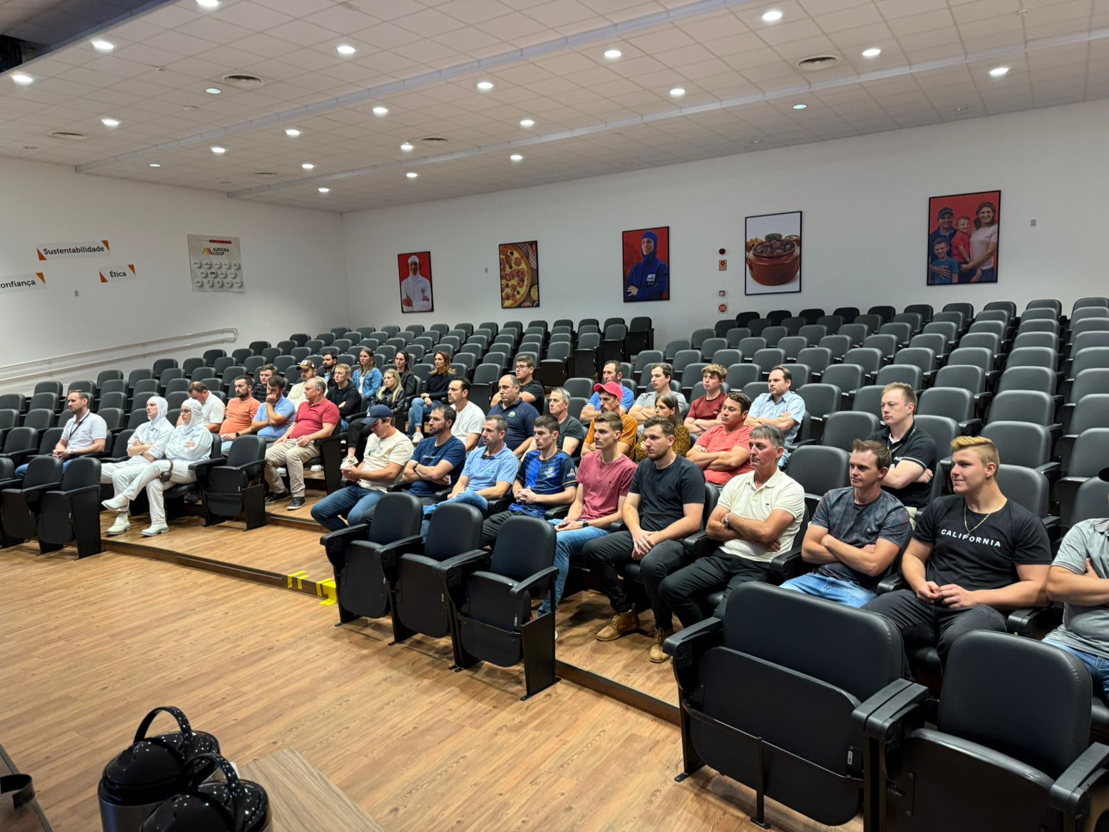 VISITA DE CONHECIMENTO: Produtores Cooper A1 conhecem produção Aurora Coop 