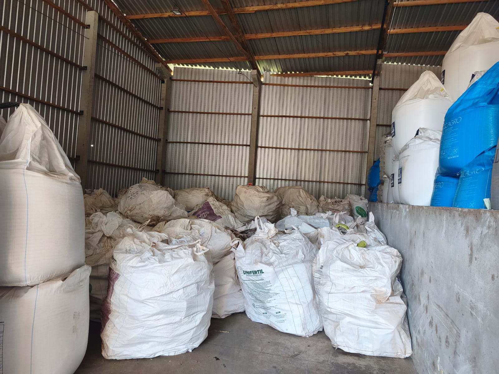 CAMPANHA DEVOLU&Ccedil;&Atilde;O: Embalagens vazias de agrot&oacute;xicos 