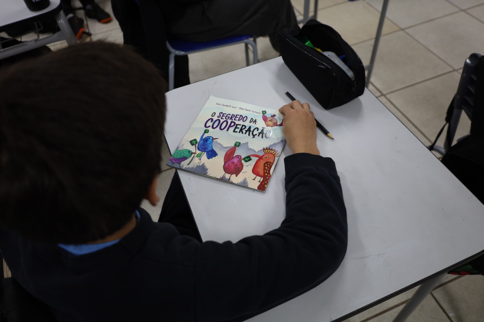 MULTIPLICADORES AL&Eacute;M DO CONHECIMENTO: A for&ccedil;a da coopera&ccedil;&atilde;o nas escolas 